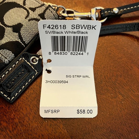 Coach Wristlet black, and white new with tag - Picture 2 of 2